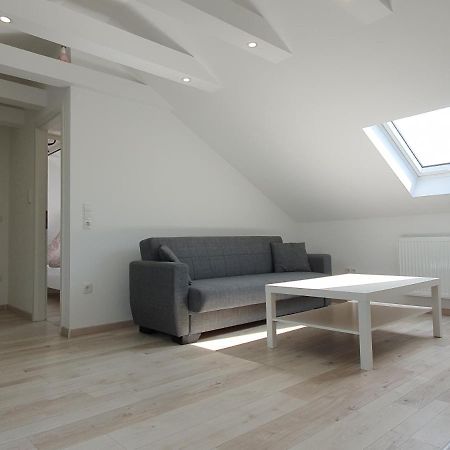 Ruhige Und Moderne 2-Zi. Wohnung Kulsheim Bagian luar foto