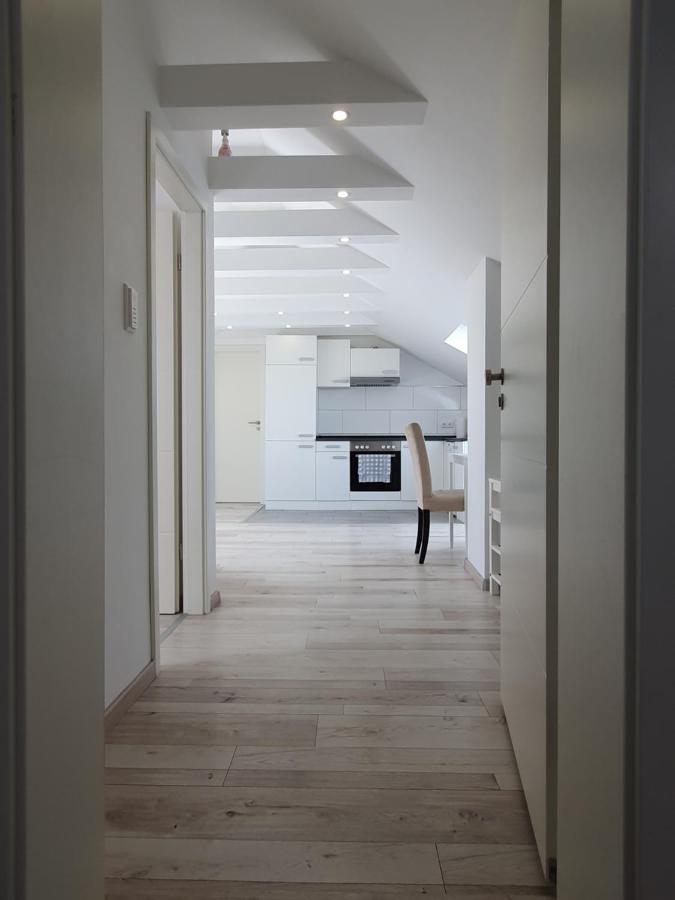 Ruhige Und Moderne 2-Zi. Wohnung Kulsheim Bagian luar foto