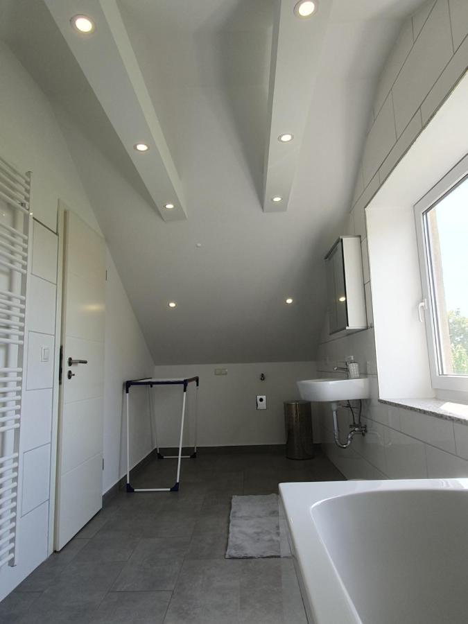 Ruhige Und Moderne 2-Zi. Wohnung Kulsheim Bagian luar foto