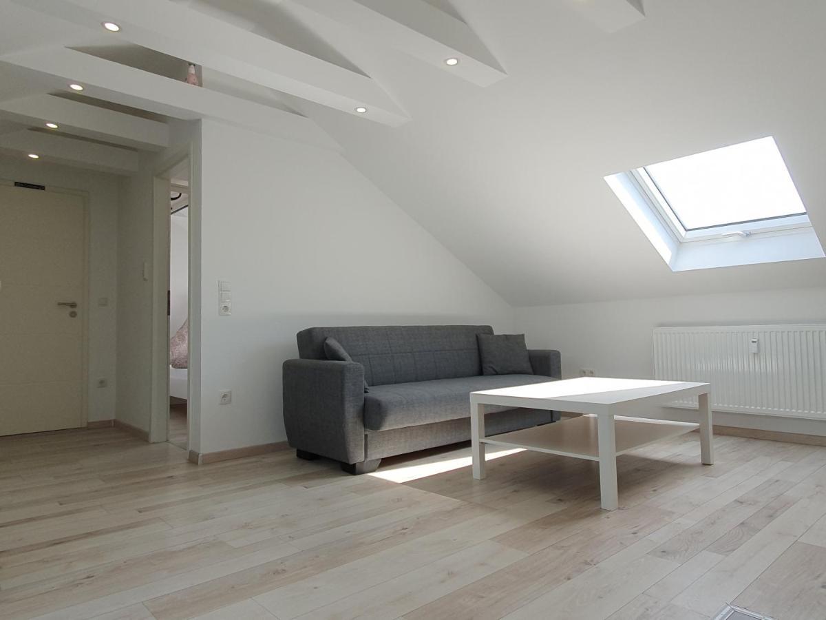 Ruhige Und Moderne 2-Zi. Wohnung Kulsheim Bagian luar foto